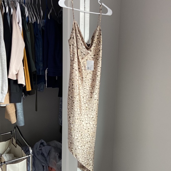 Forever 21 Tan Patterned Satin Dress, NWT - Picture 2 of 6